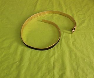Cinta in velluto nero e plastica dorata cm. 85,5x2