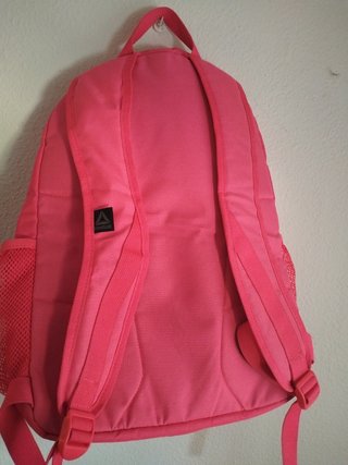 Mochila Reebok nueva.