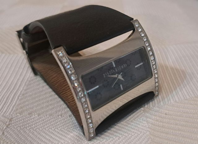 Reloj marca Devota y Lomba