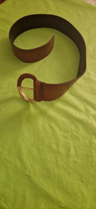Cinta in pelle marrone, cm. 81,5x5