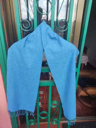 Pañuelo/bufanda azul ideal para senior/a