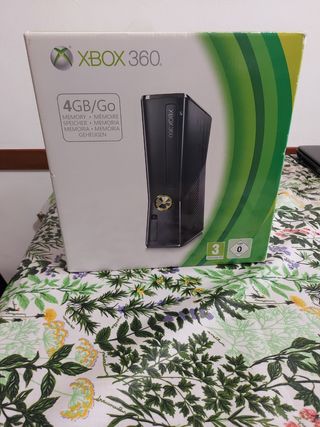 Per Natale: Console Xbox 360 S 4Gb/go + 2 controll
