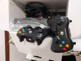 Per Natale: Console Xbox 360 S 4Gb/go + 2 controll