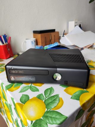 Per Natale: Console Xbox 360 S 4Gb/go + 2 controll