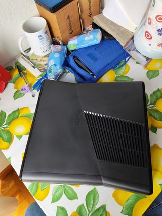 Per Natale: Console Xbox 360 S 4Gb/go + 2 controll