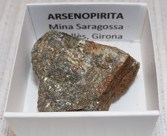 Lotto di 12 minerali in scatole da 4 x 4