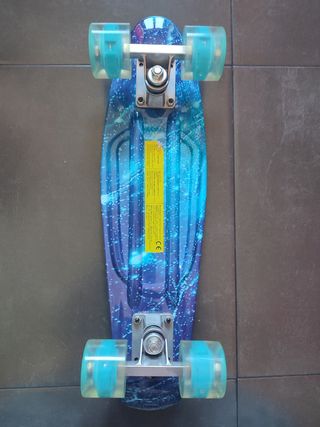 Skateboard / Monopatín ruedas con luces