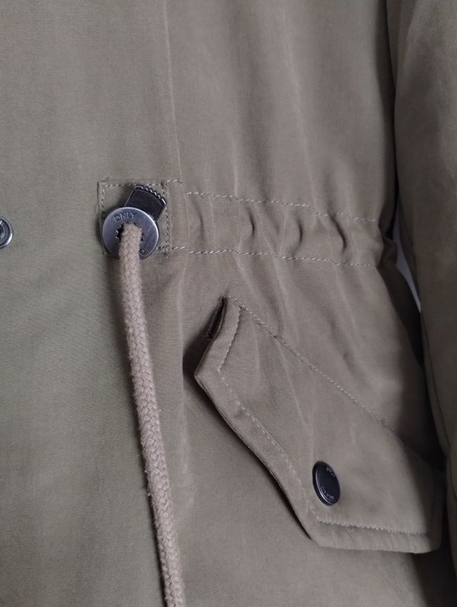 Abrigo acolchado con capucha talla S