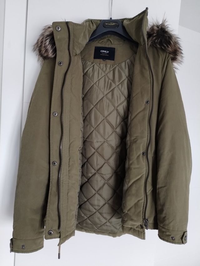 Abrigo acolchado con capucha talla S