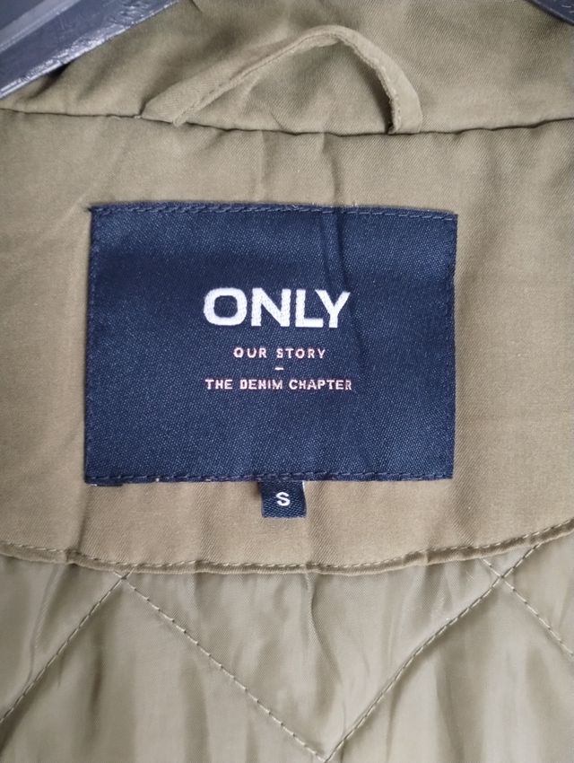 Abrigo acolchado con capucha talla S