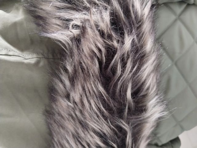 Abrigo acolchado con capucha talla S