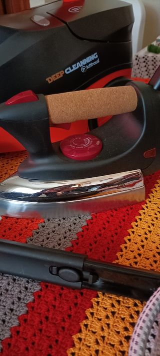 Centro de planchado y aspiradora de lim