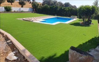 Césped artificial y servicios de jardinería