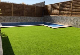 Césped artificial y servicios de jardinería
