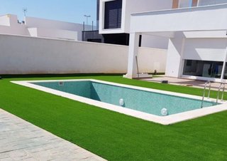 Césped artificial y servicios de jardinería