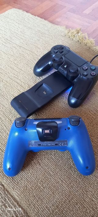 PS4 amb 2 mandos i 4 jocs