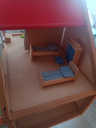 Casita madera muñecos