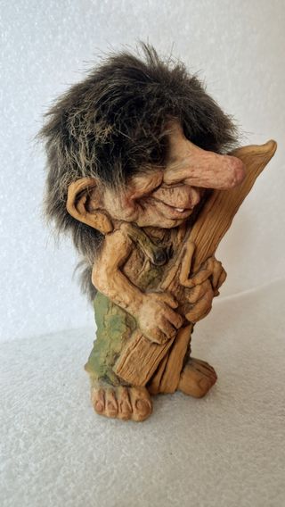 Troll 311 NY Form Sciatore 