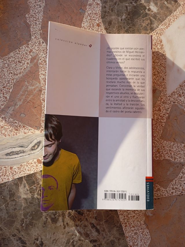 Mala luna (Alandar) (Spanish Edition)