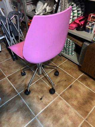 Silla escritorio. Altura ajustable. 1-30€; 2-50€