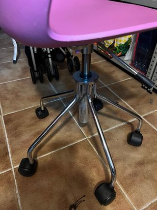 Silla escritorio. Altura ajustable. 1-30€; 2-50€