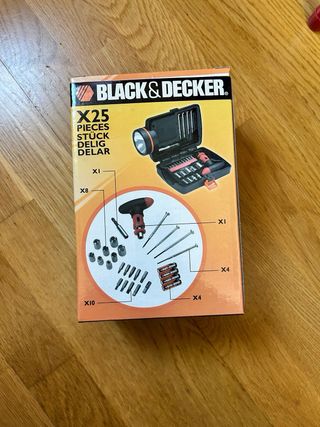 Kit linterna Black&Decker con 25 piezas atornillar