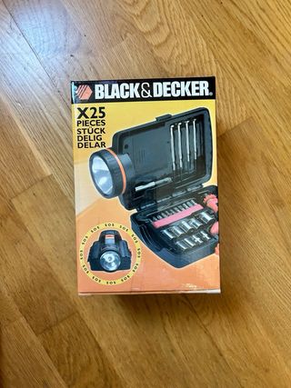 Kit linterna Black&Decker con 25 piezas atornillar