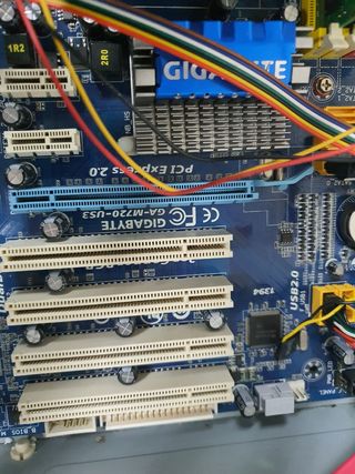 Placa base Gigabyte  GA-M720-US3
