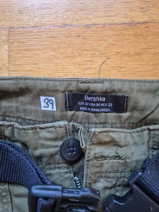 Pantalón corto verde militar t:32
