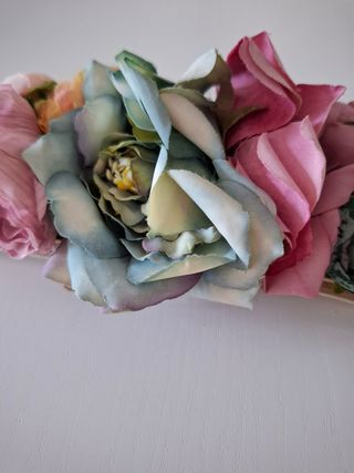 Cinturón elástico con flores.