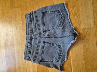 Pantalón corto gris bershka t:32
