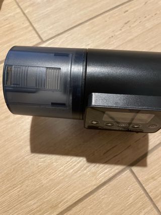 Comedero automático programable para peceras