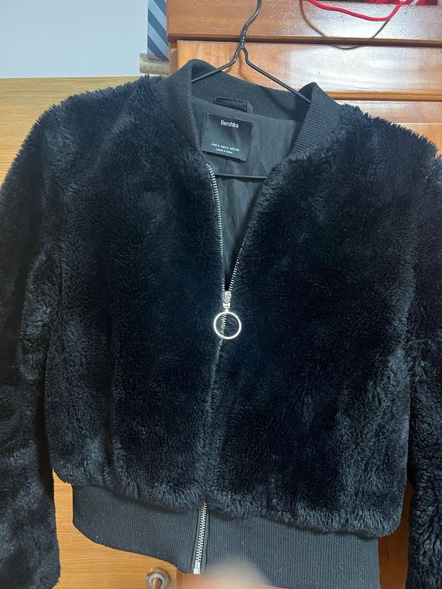 Vendo varios abrigos, chalecos y jersey