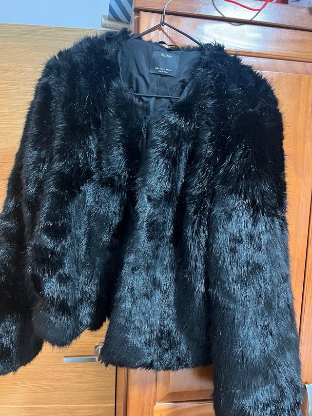 Vendo varios abrigos, chalecos y jersey