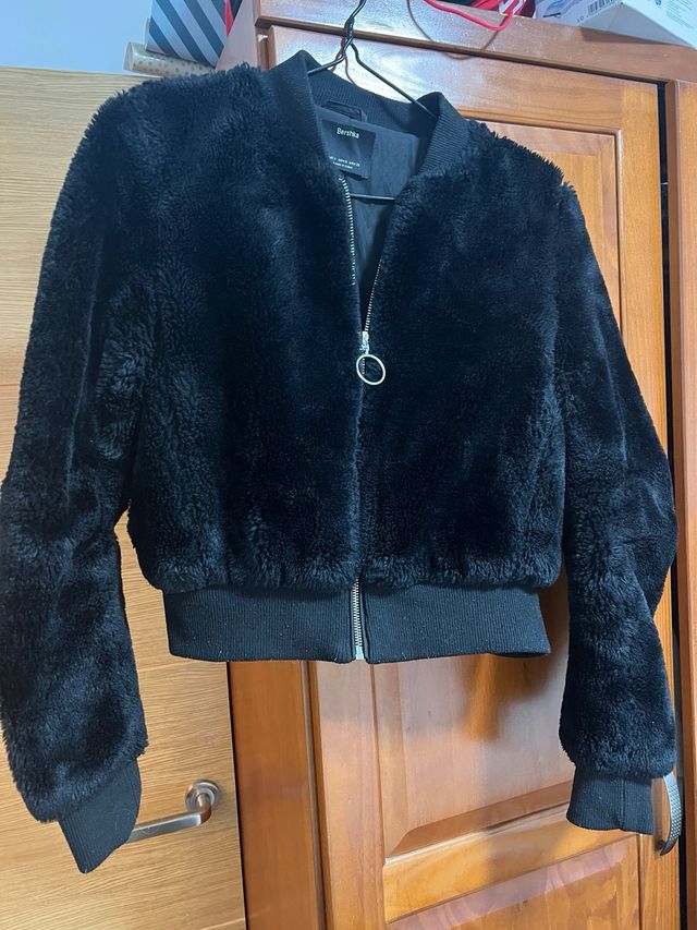 Vendo varios abrigos, chalecos y jersey