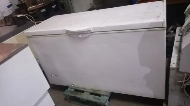 Nevera de dos puertas de cristal