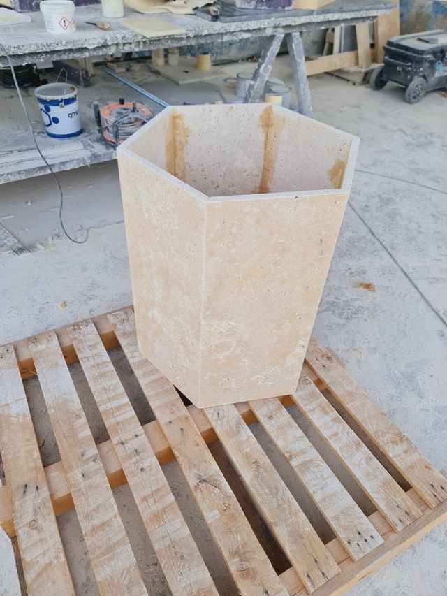 Mesa Mármol travertino