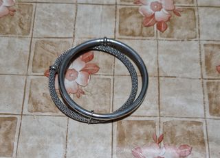 Bracciali rigidi in metallo