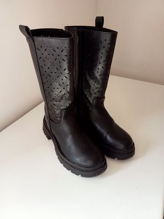 Anfibi donna numero 38 microforati.