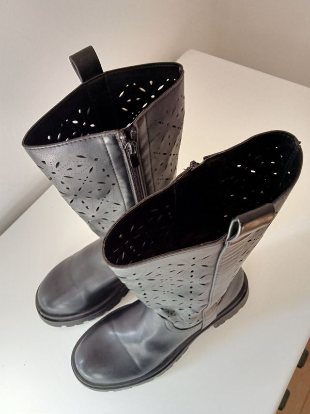 Anfibi donna numero 38 microforati.