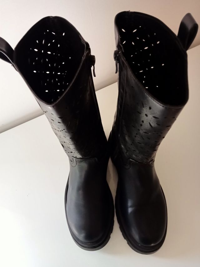 Anfibi donna numero 38 microforati.