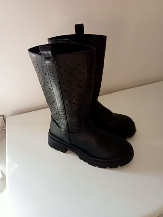 Anfibi donna numero 38 microforati.