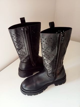 Anfibi donna numero 38 microforati.