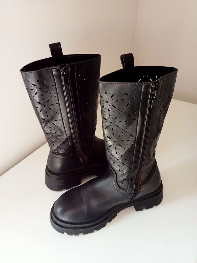 Anfibi donna numero 38 microforati.