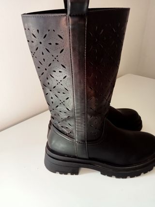 Anfibi donna numero 38 microforati.