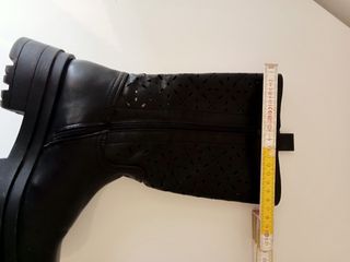 Anfibi donna numero 38 microforati.