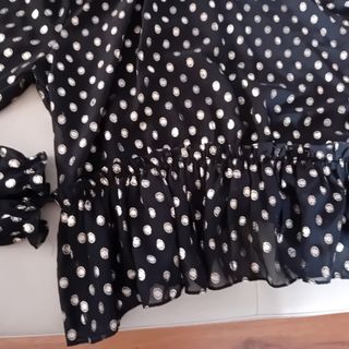 Blusa negra y dorada manga larga