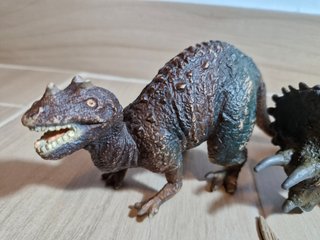 Muñecos dinosaurios