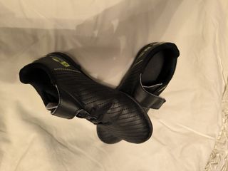 Botas de futbol niño 2 pares  5€ cada par