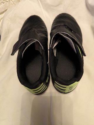 Botas de futbol niño 2 pares  5€ cada par